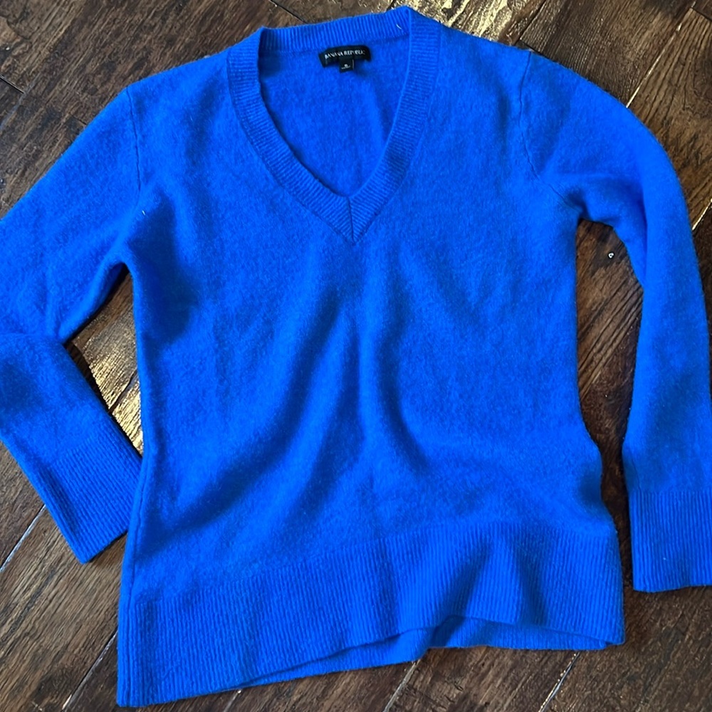 Banana Republic v neck sweater